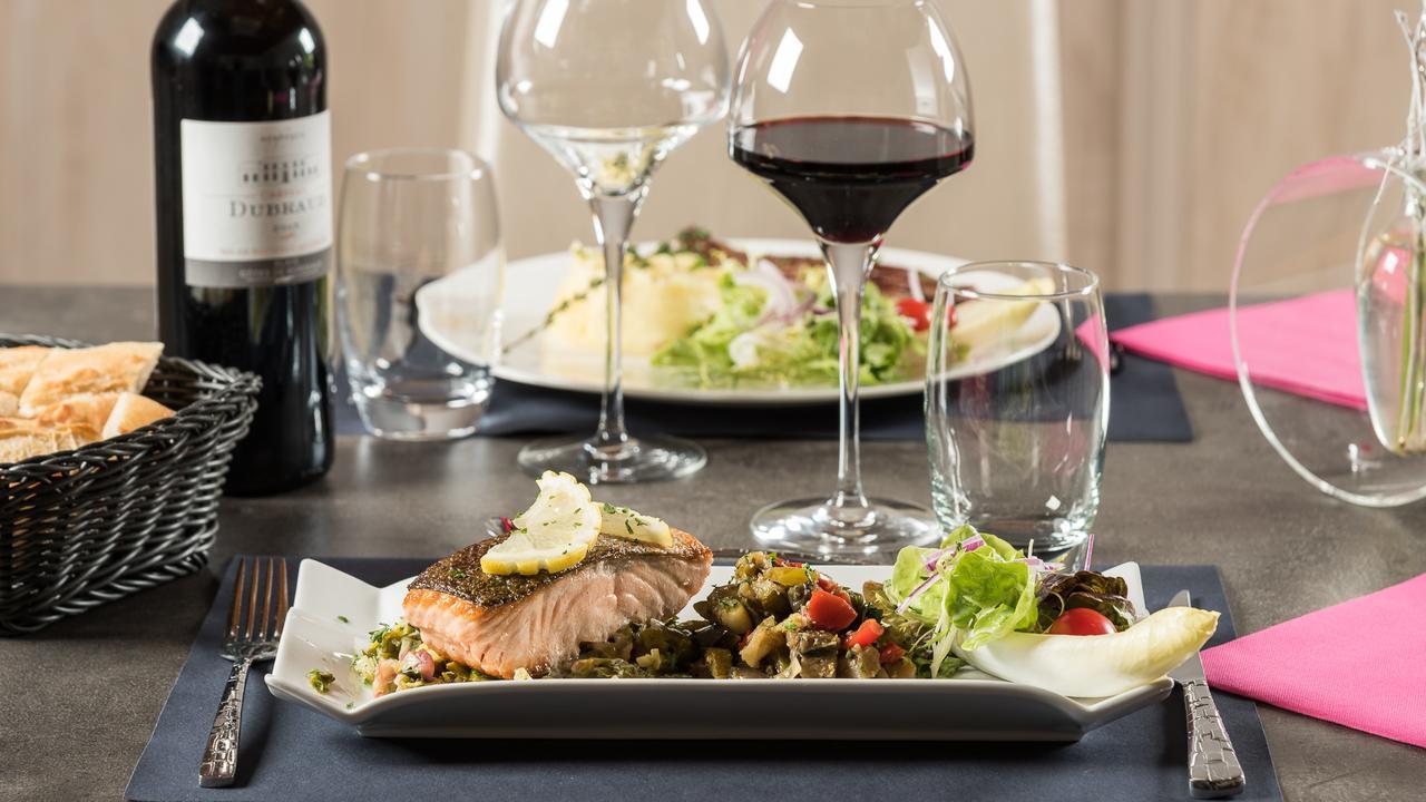 Hotel Restaurant L'Evidence Нёшато Экстерьер фото